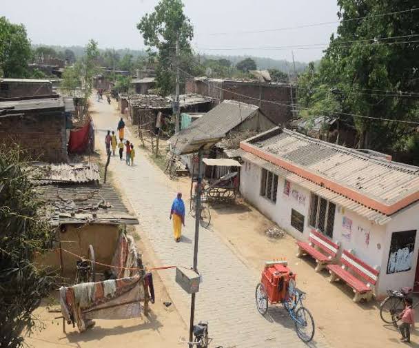 गांव छोड़ शहर's image