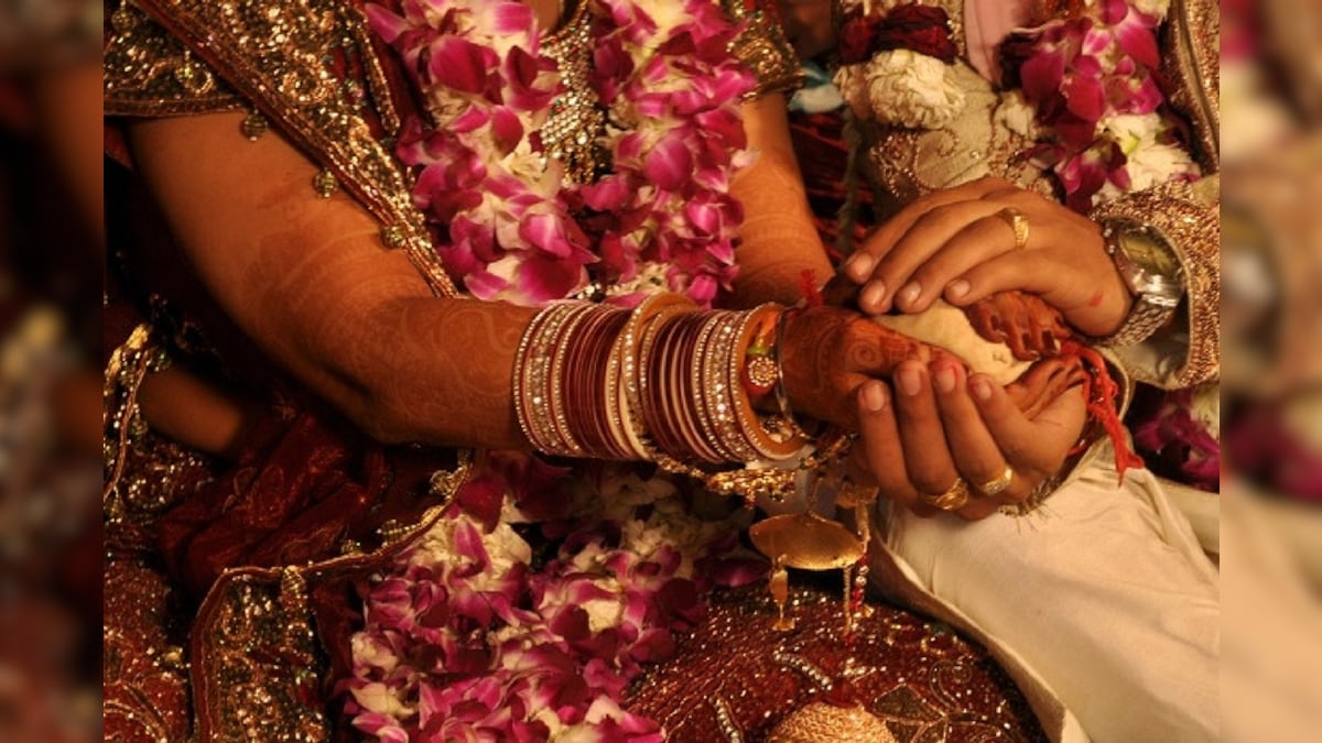 विवाहिता और समाज's image